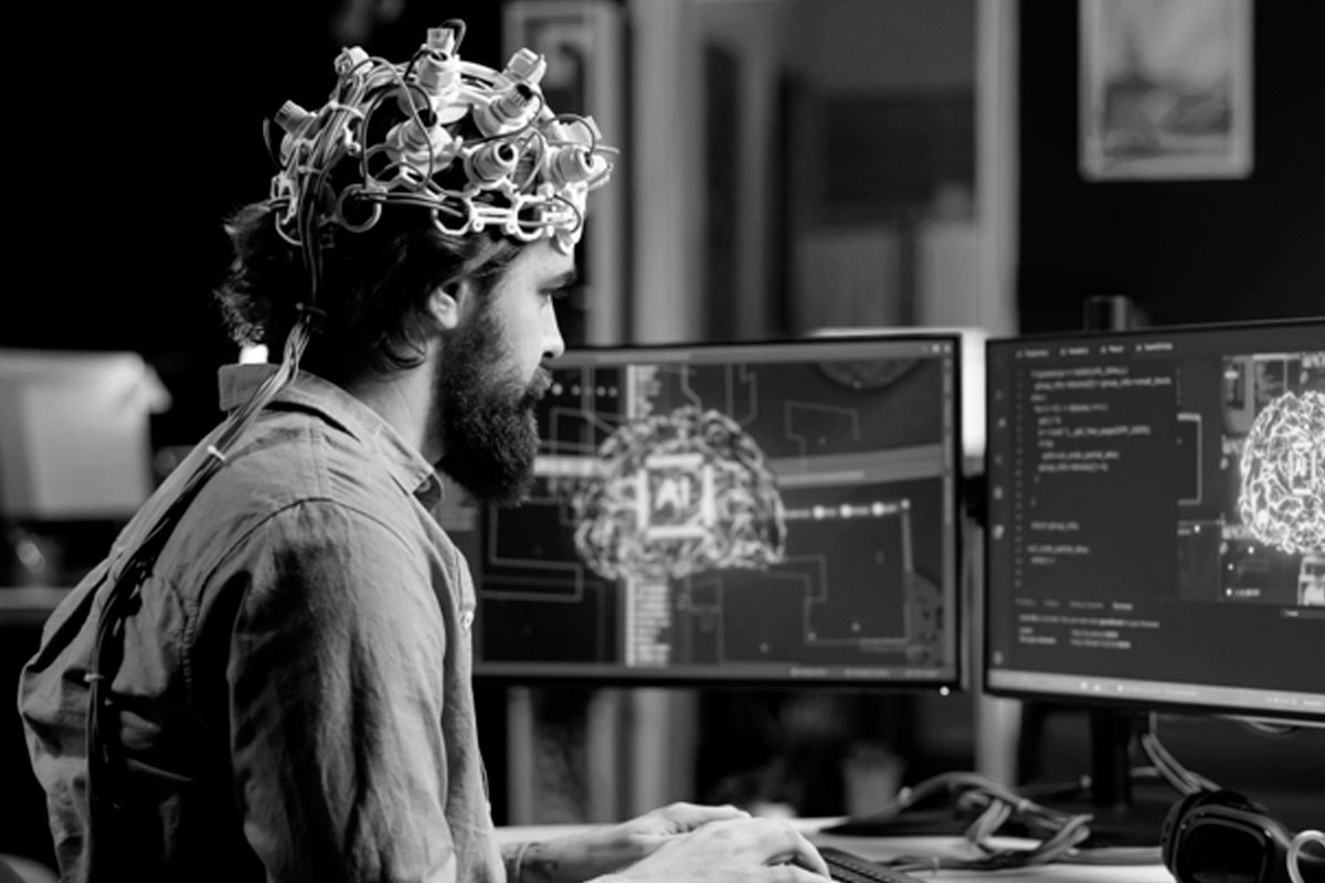 Homem usando a inteligência para programar uma inteligência artificial